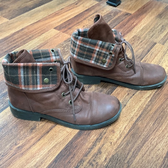 Arizona Jean Company Shoes - Arizona flannel lined faux leather, lace up brown boots sz11